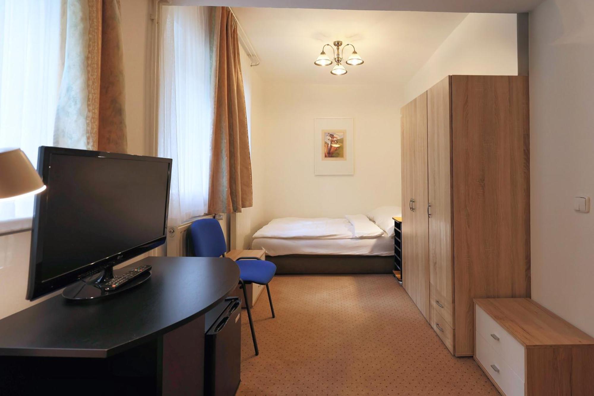 Pension U Golfu Cihelny Karlovy Vary Exterior photo